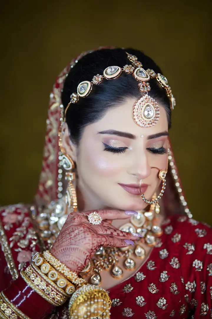 Bridal portrait in gold jewellery — @quince.event on Instagram