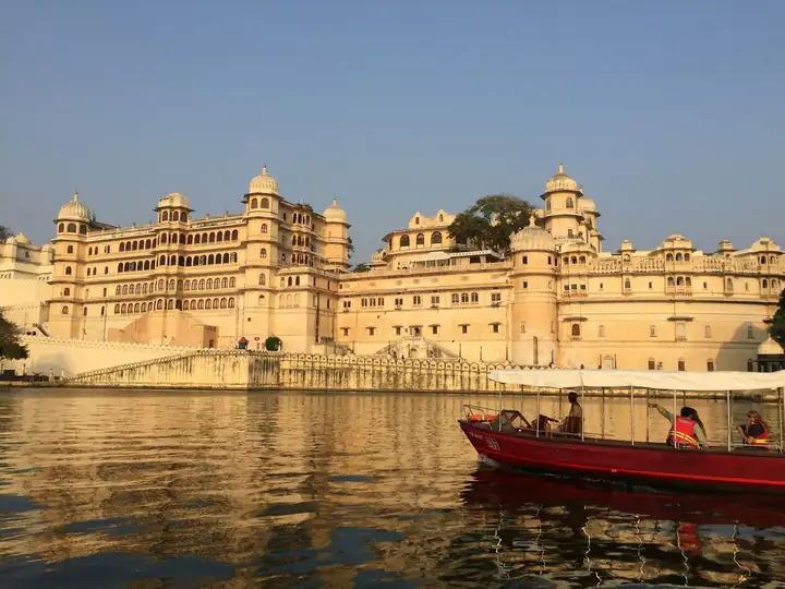 Celebrating on the Water: Planning a Lake Pichola Wedding