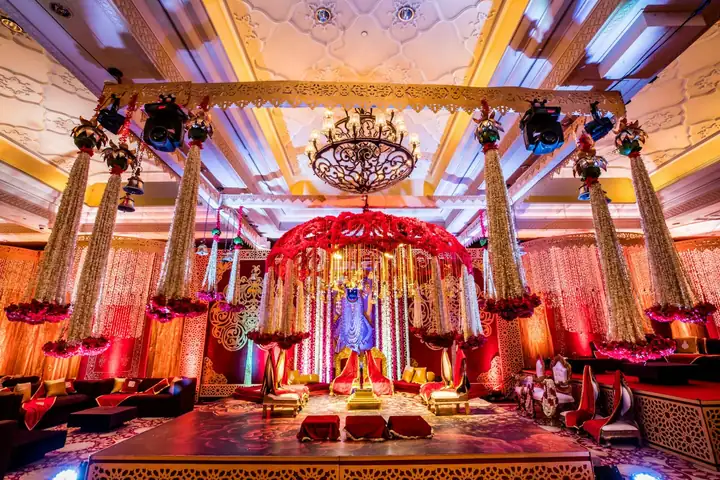 Gold and floral wedding stage décor